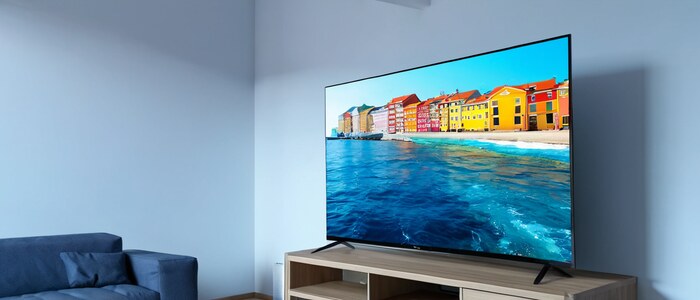 smart tv intr o camera de zi